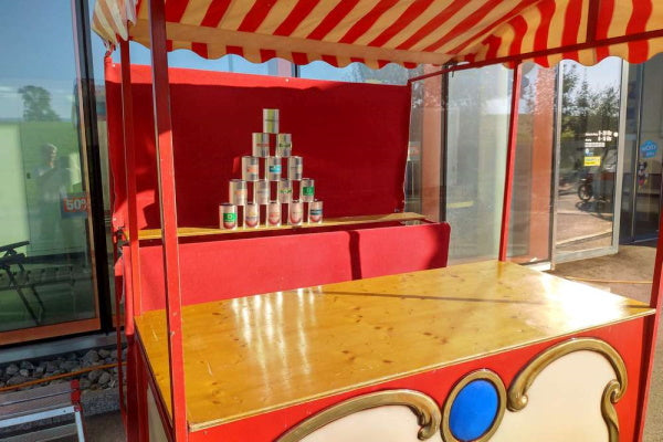 Büchsenwerfen Marktstand