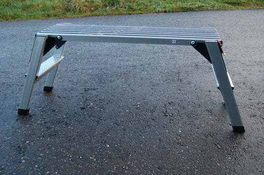 Podest mit Klappbeinen