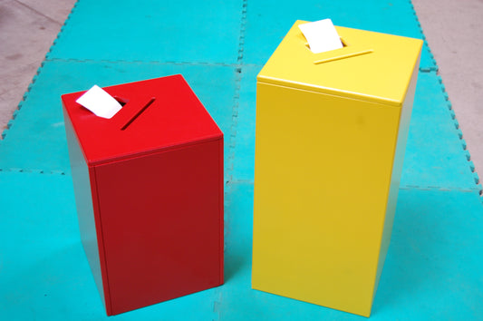 Wettbewerbs-Urne rot