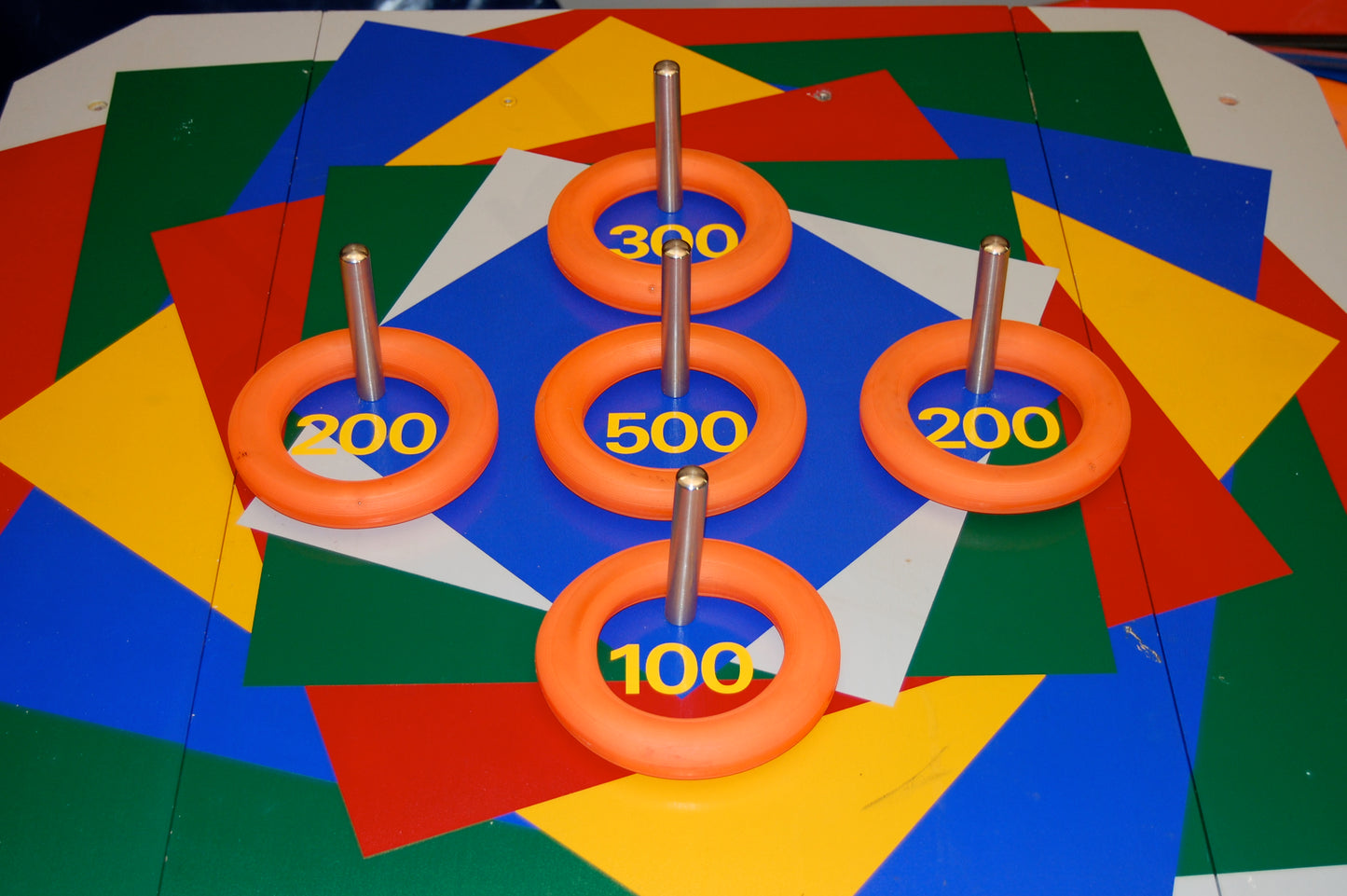 Ringwerfen bunt auf grau