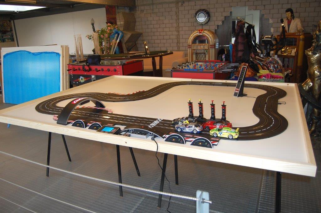 Carrerabahn 2-spurig modern klein