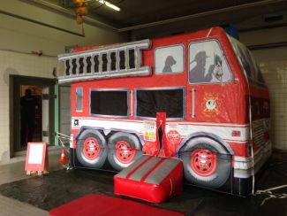 Hüpfburg Feuerwehr Auto