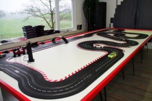 Carrerabahn 2-spurig modern gross