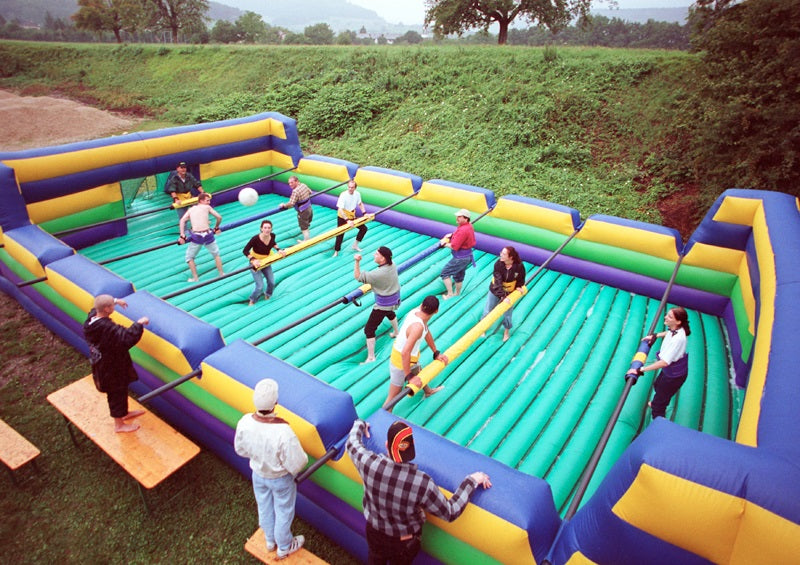 Menschen Fussball / Human Kicker mit Boden