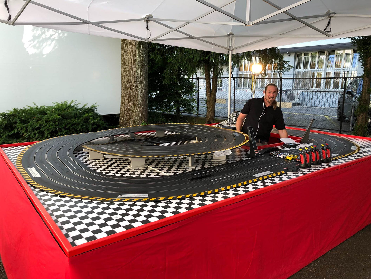 Carrerabahn 4-spurig modern