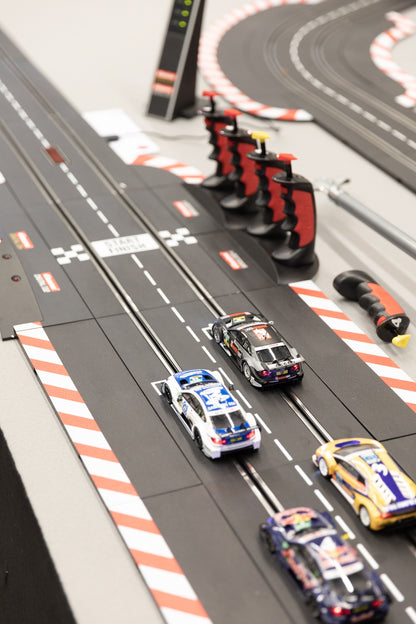 Carrerabahn 2-spurig modern klein