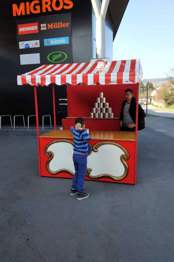 Büchsenwerfen Marktstand