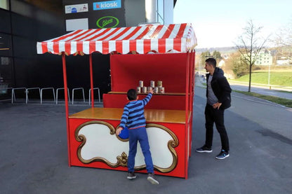 Büchsenwerfen Marktstand
