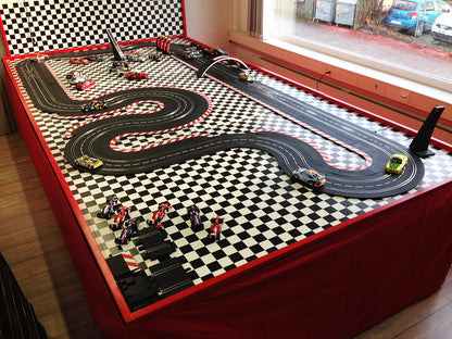 Carrerabahn 2-spurig modern mittel