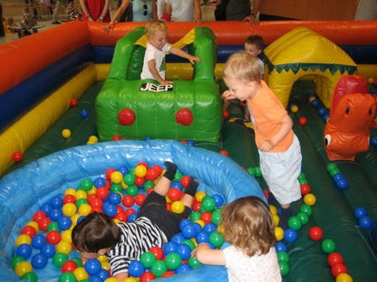 Hüpfburg Chopperville mit kleinem Ballpool