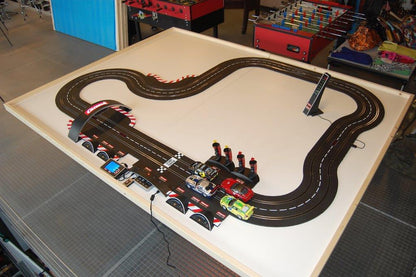 Carrerabahn 2-spurig modern klein