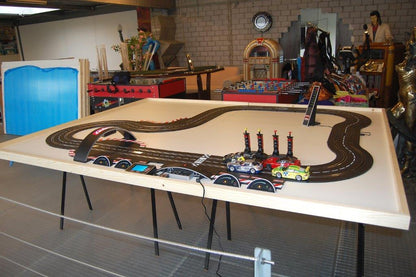 Carrerabahn 2-spurig modern klein