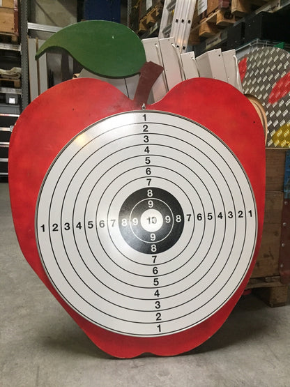 Armbrustschiessen soft auf roten Apfel