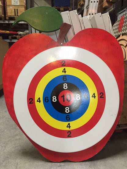 Armbrustschiessen soft auf roten Apfel