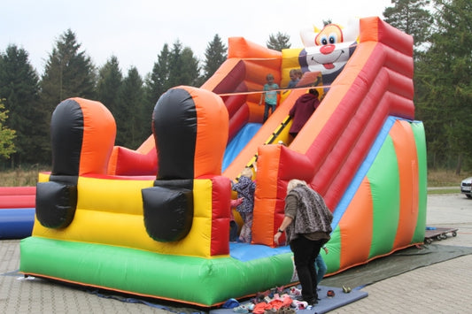 Riesen Rutschbahn Clown